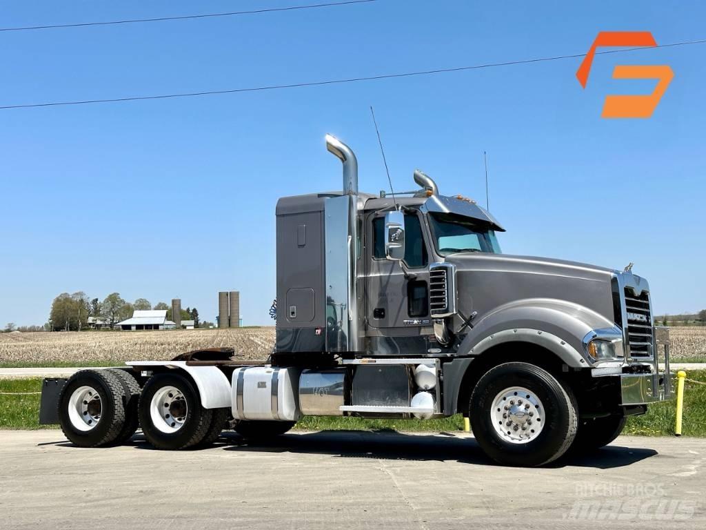 Mack Titan TD 713 Autocabinati