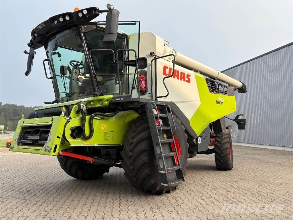 CLAAS TRION 750 Mietitrebbiatrici