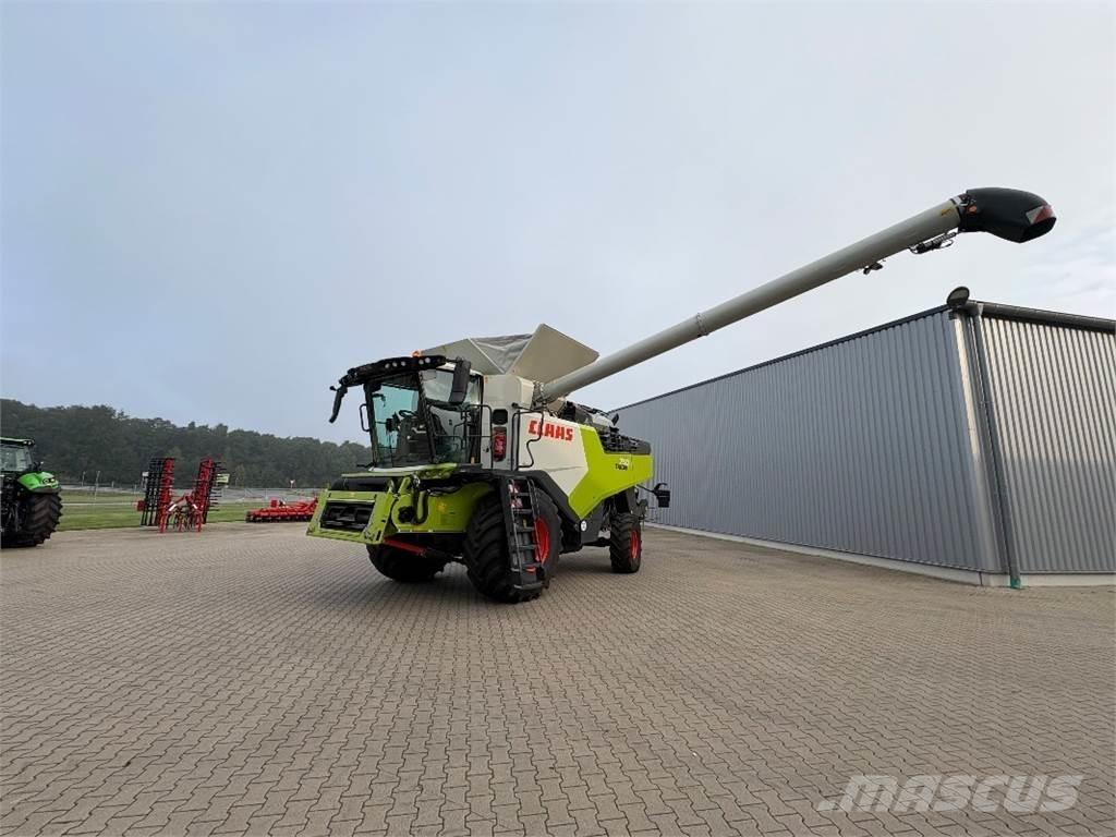 CLAAS TRION 750 Mietitrebbiatrici