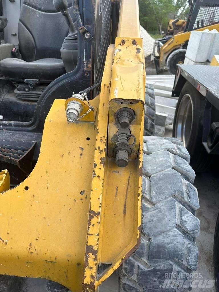 CAT 262 D Mini Pale Gommate