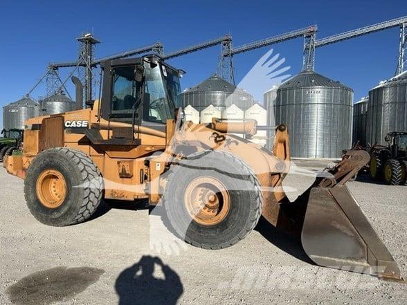 CASE 821C Pale gommate