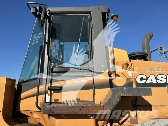 CASE 821C Pale gommate