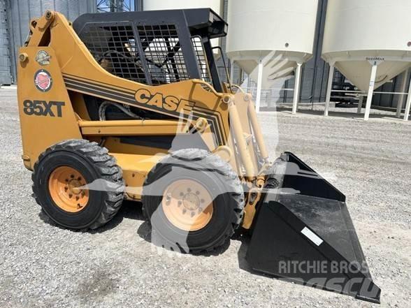 CASE 85XT Mini Pale Gommate