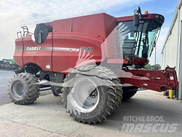 Case IH 7010 Mietitrebbiatrici