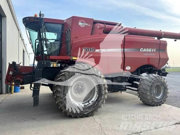 Case IH 7010 Mietitrebbiatrici