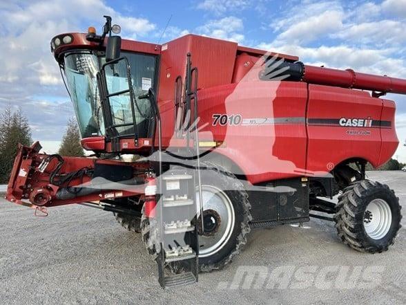 Case IH 7010 Mietitrebbiatrici