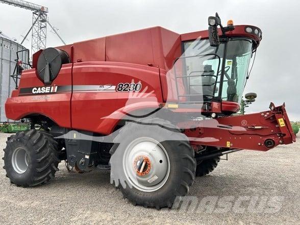 Case IH 8230 Mietitrebbiatrici