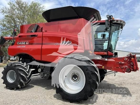 Case IH 8250 Mietitrebbiatrici