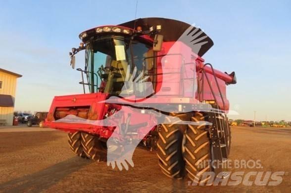 Case IH 8250 Mietitrebbiatrici