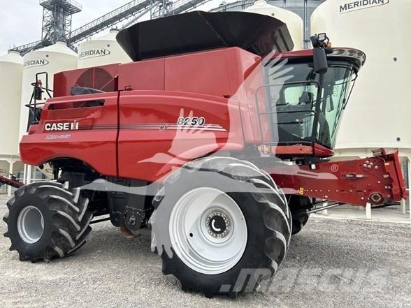 Case IH 8250 Mietitrebbiatrici