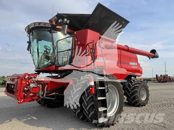Case IH 8250 Mietitrebbiatrici