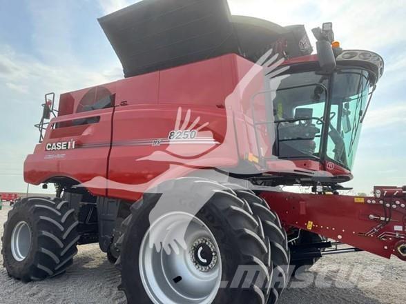 Case IH 8250 Mietitrebbiatrici