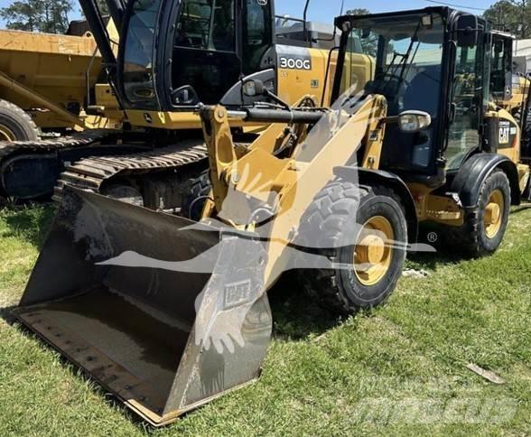 CAT 906M Pale gommate
