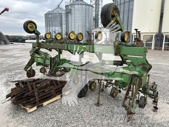 John Deere 845 Coltivatori a filari
