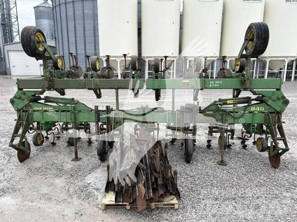 John Deere 845 Coltivatori a filari
