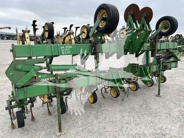 John Deere 845 Coltivatori a filari