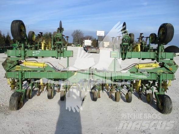 John Deere 85 Coltivatori a filari