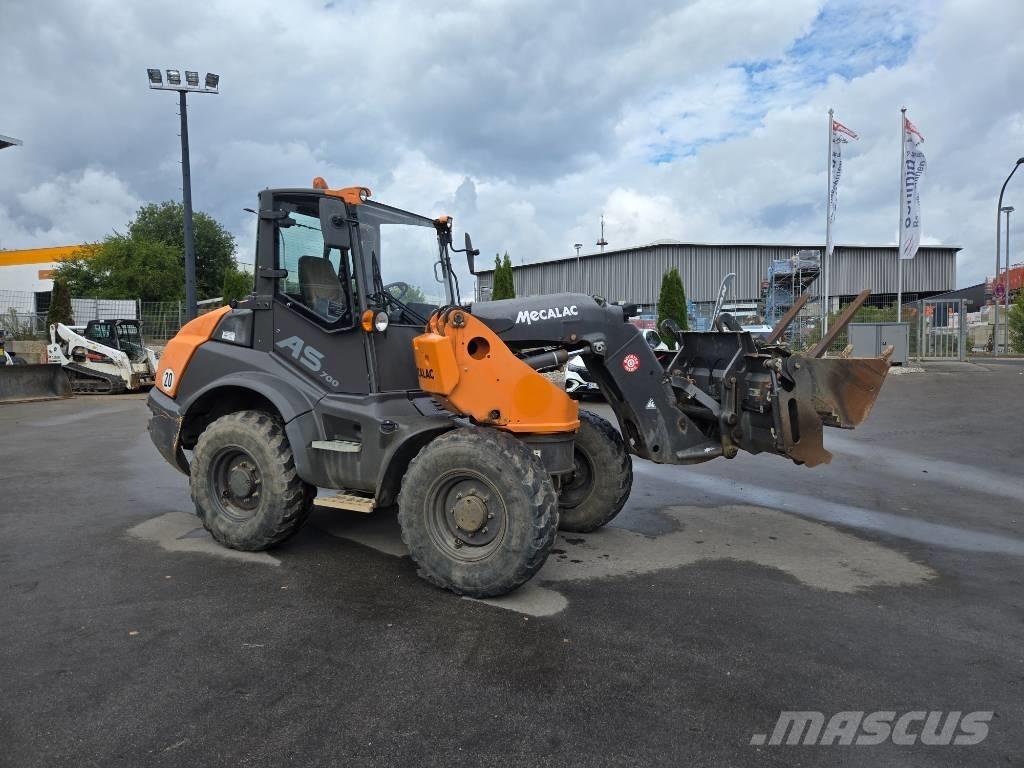Mecalac AS 700 Pale gommate