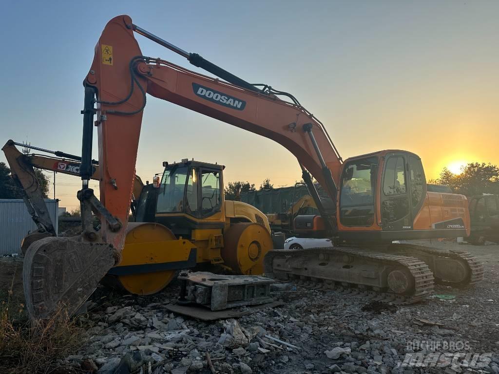 Doosan DX220LC-9 Escavatori cingolati