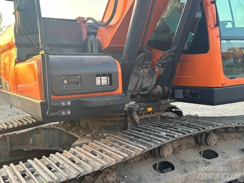 Doosan DX220LC-9 Escavatori cingolati