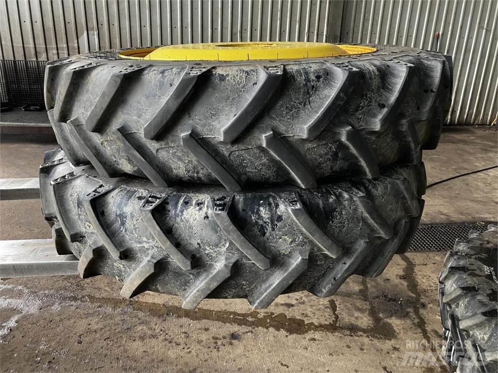 BKT 270/95R32 Pneumatici, ruote e cerchioni