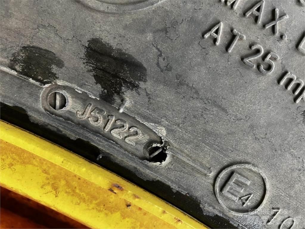 BKT 270/95R32 Pneumatici, ruote e cerchioni