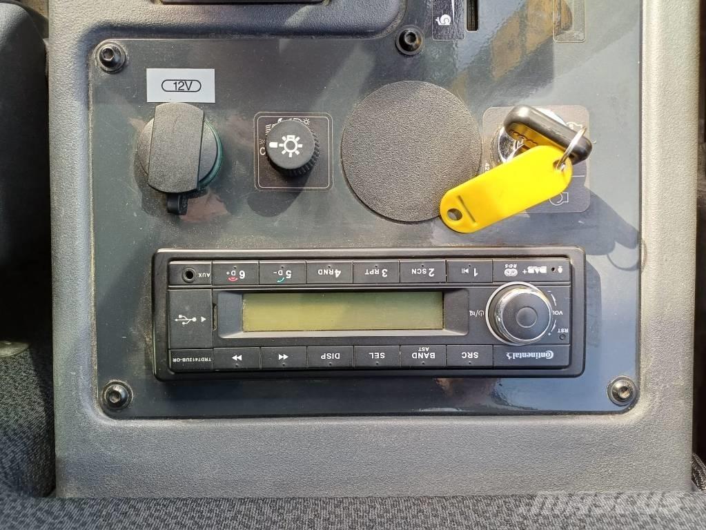Komatsu WA 100 M-8 Pale gommate