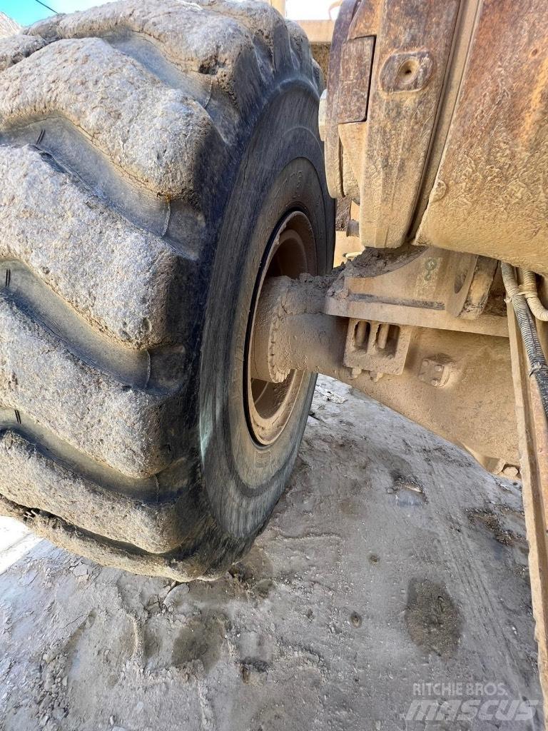 CAT 988 G Pale gommate