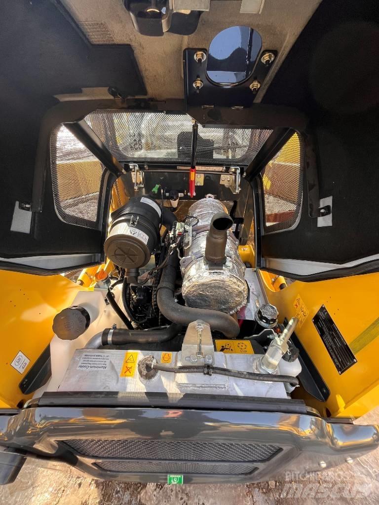 Komatsu SK815-8 Mini Pale Gommate