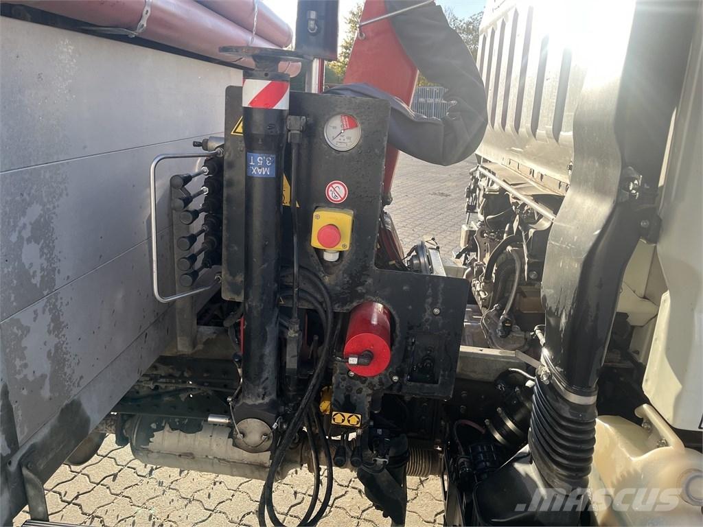 Mitsubishi Canter Camion con sponde ribaltabili