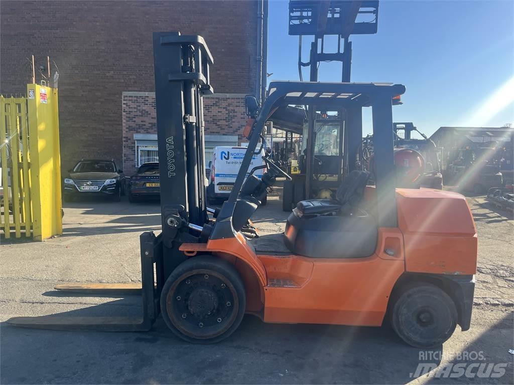 Toyota 7FGCU55 Carrelli elevatori GPL