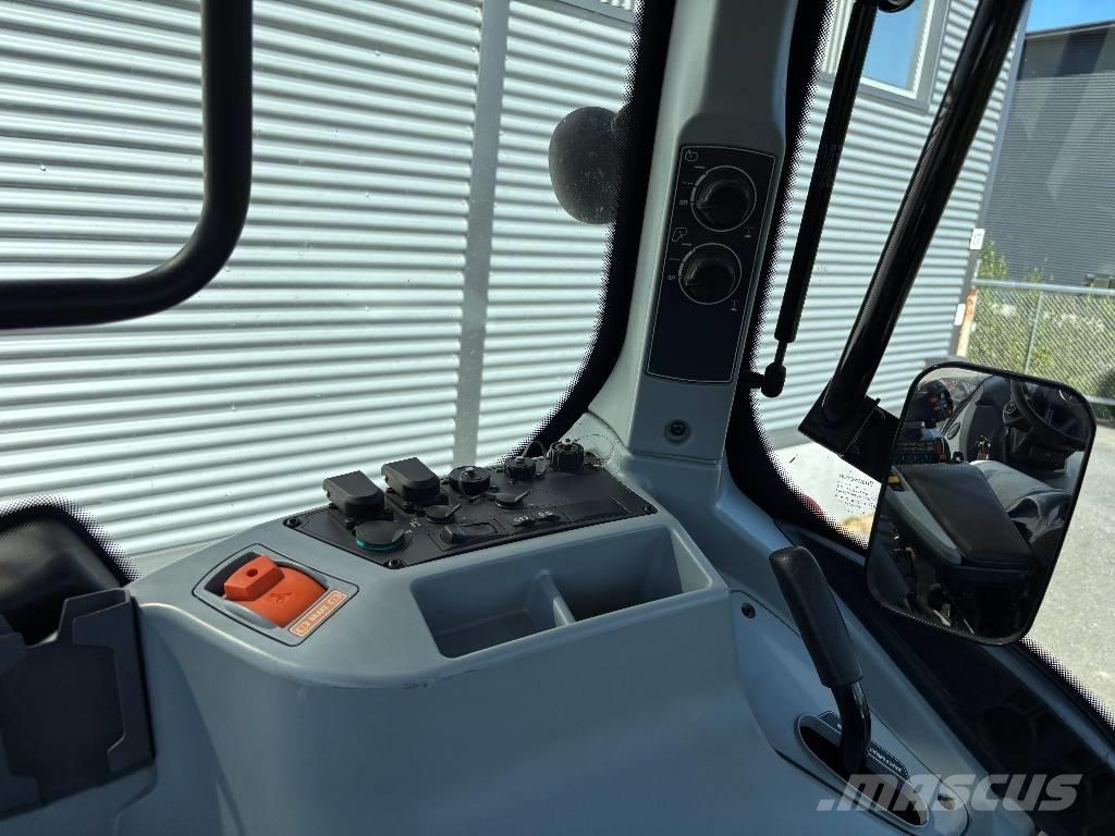 Valtra T 215 Versu Trattori