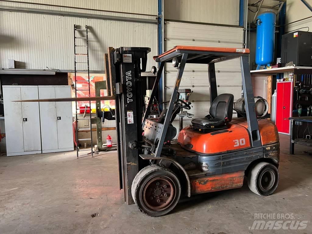 Toyota 02-6 FG F 30 Carrelli elevatori GPL