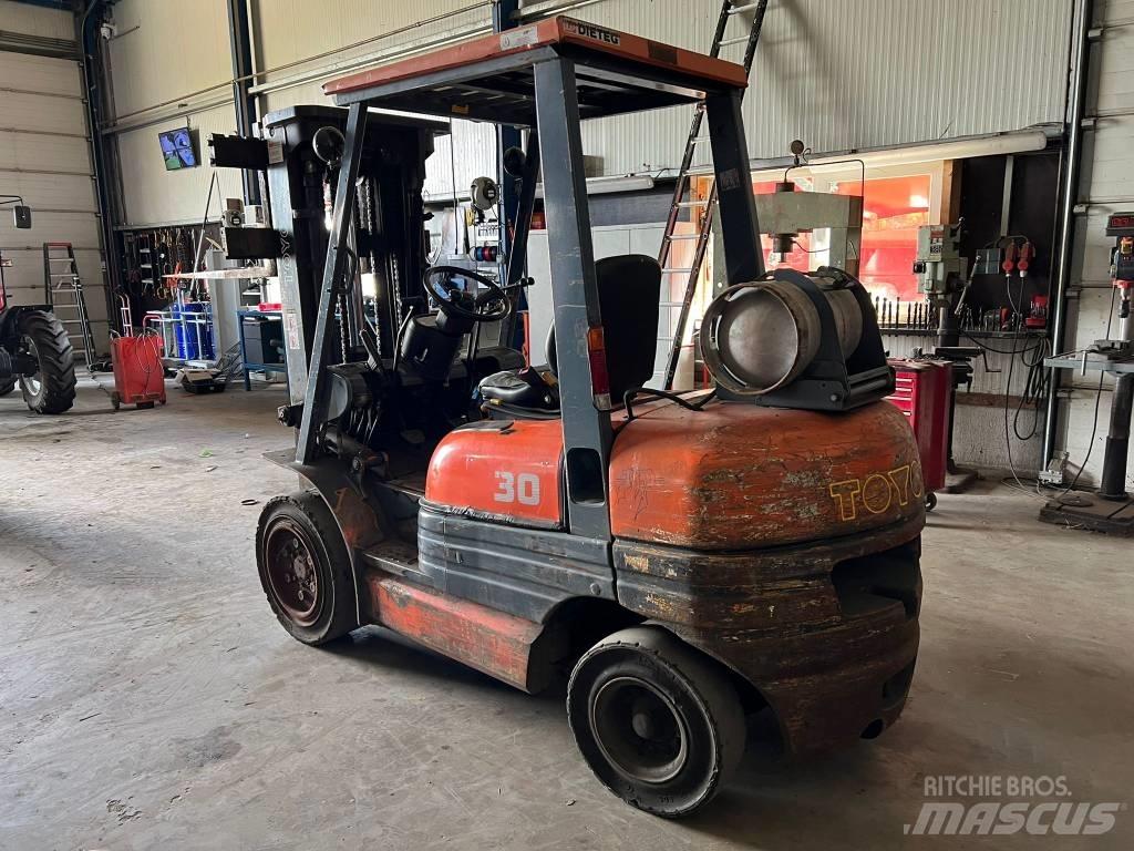 Toyota 02-6 FG F 30 Carrelli elevatori GPL