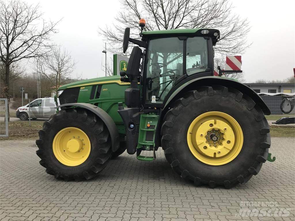 John Deere 6R 250 Trattori