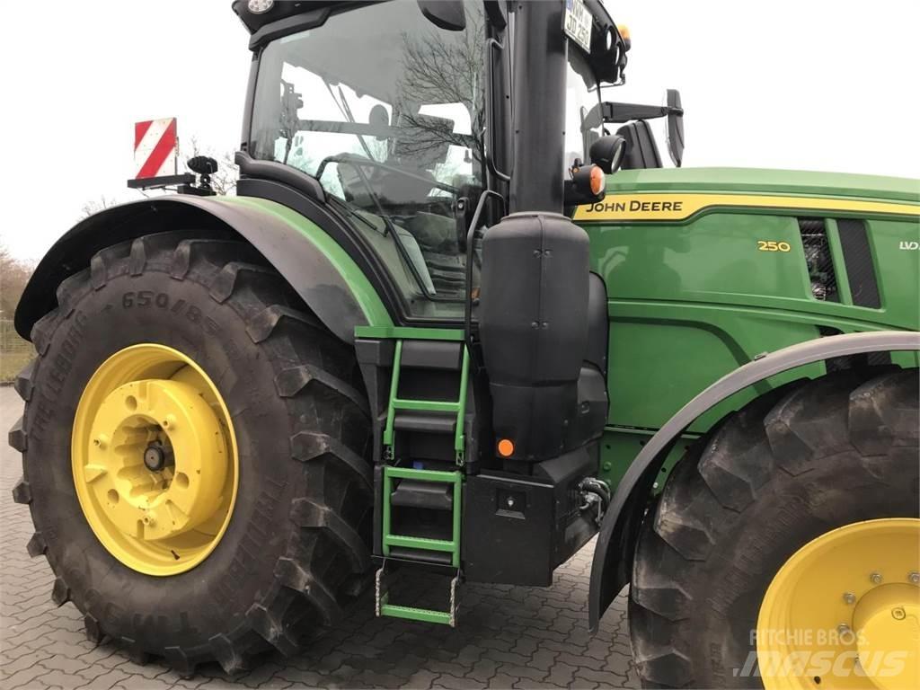 John Deere 6R 250 Trattori