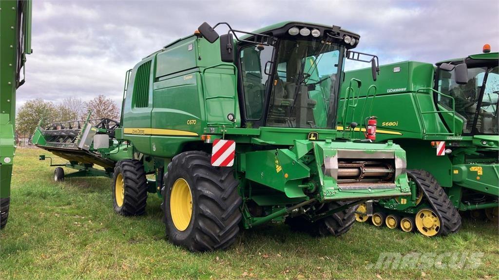 John Deere C 670 Mietitrebbiatrici