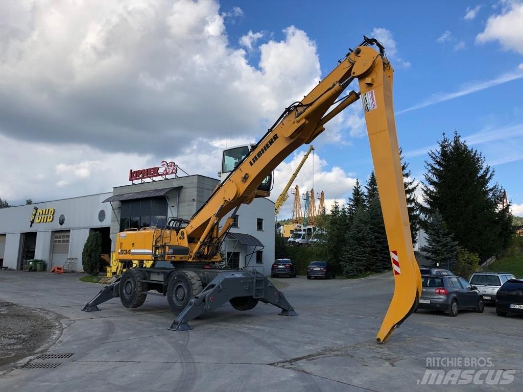 Liebherr A 934 C HD Movimentazione rifiuti