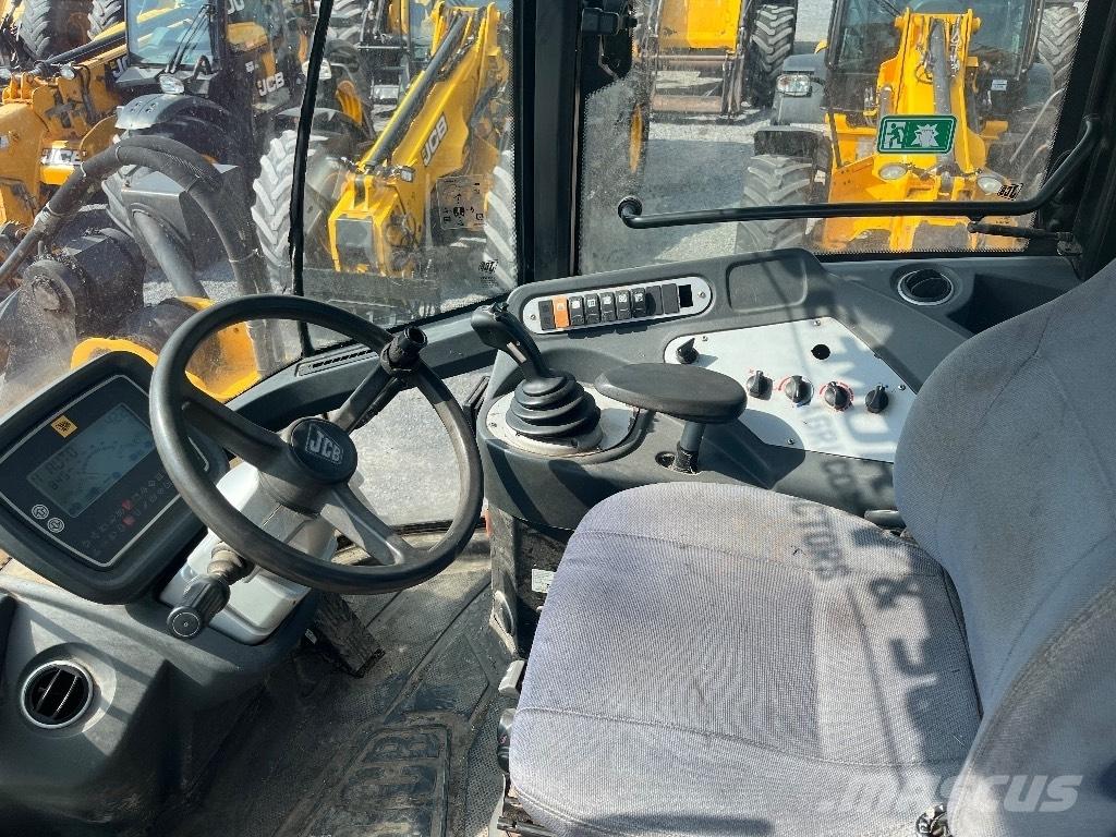 JCB 426 E Pale gommate