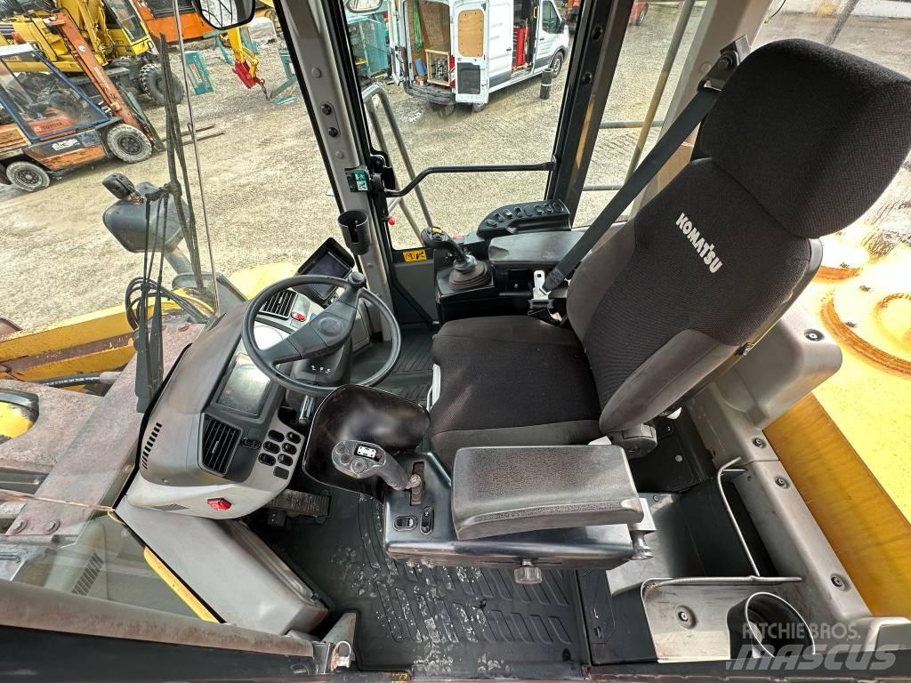 Komatsu WA 500-7 Pale gommate
