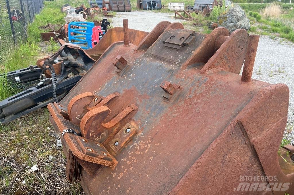 Liebherr R 946 Escavatori cingolati