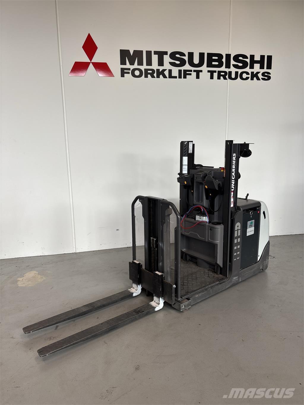 UniCarriers EPL100 Commissionatore basso livello