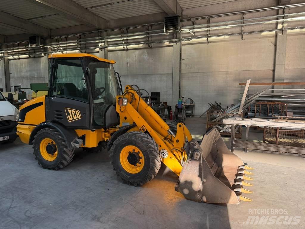 JCB 406 Pale gommate