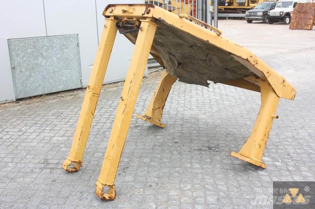CAT D8N O-rops cab Cabine e interni