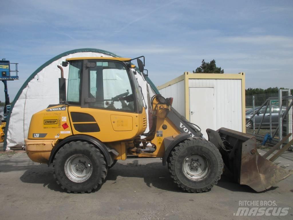 Volvo L 25 F Pale gommate