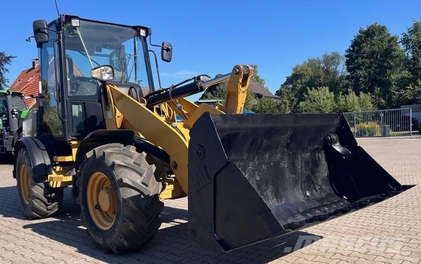 CAT 908M Radlader Pale gommate