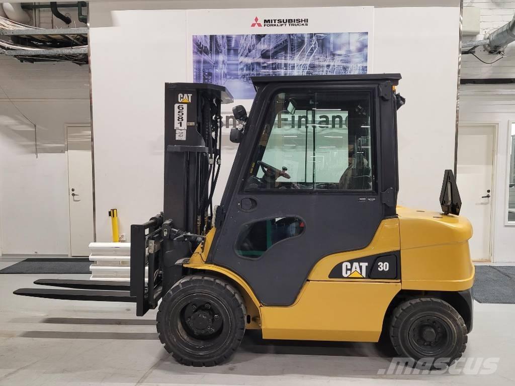 CAT DP 30 N Carrelli elevatori diesel