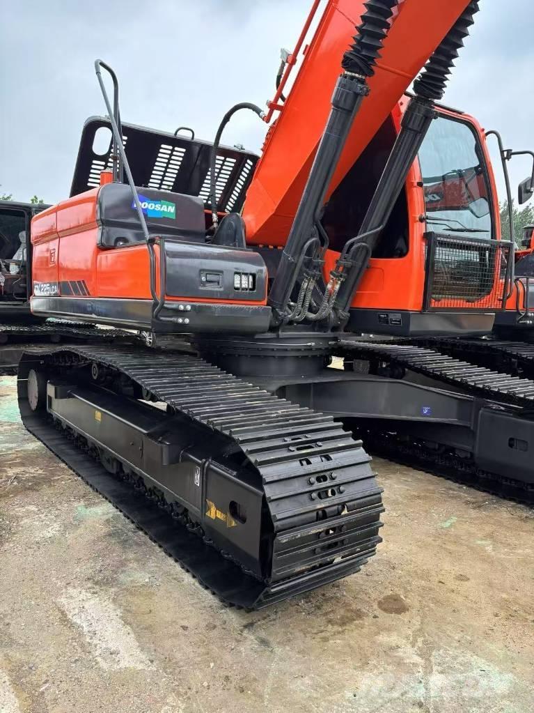 Doosan 225 LCA Escavatori cingolati
