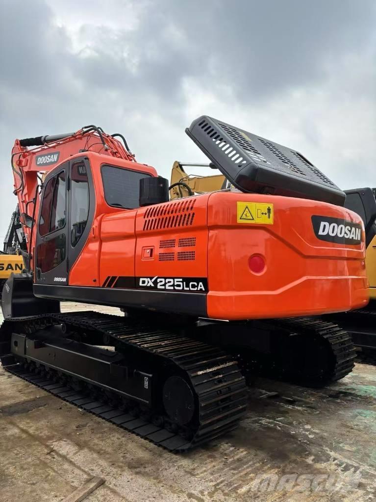 Doosan 225 LCA Escavatori cingolati