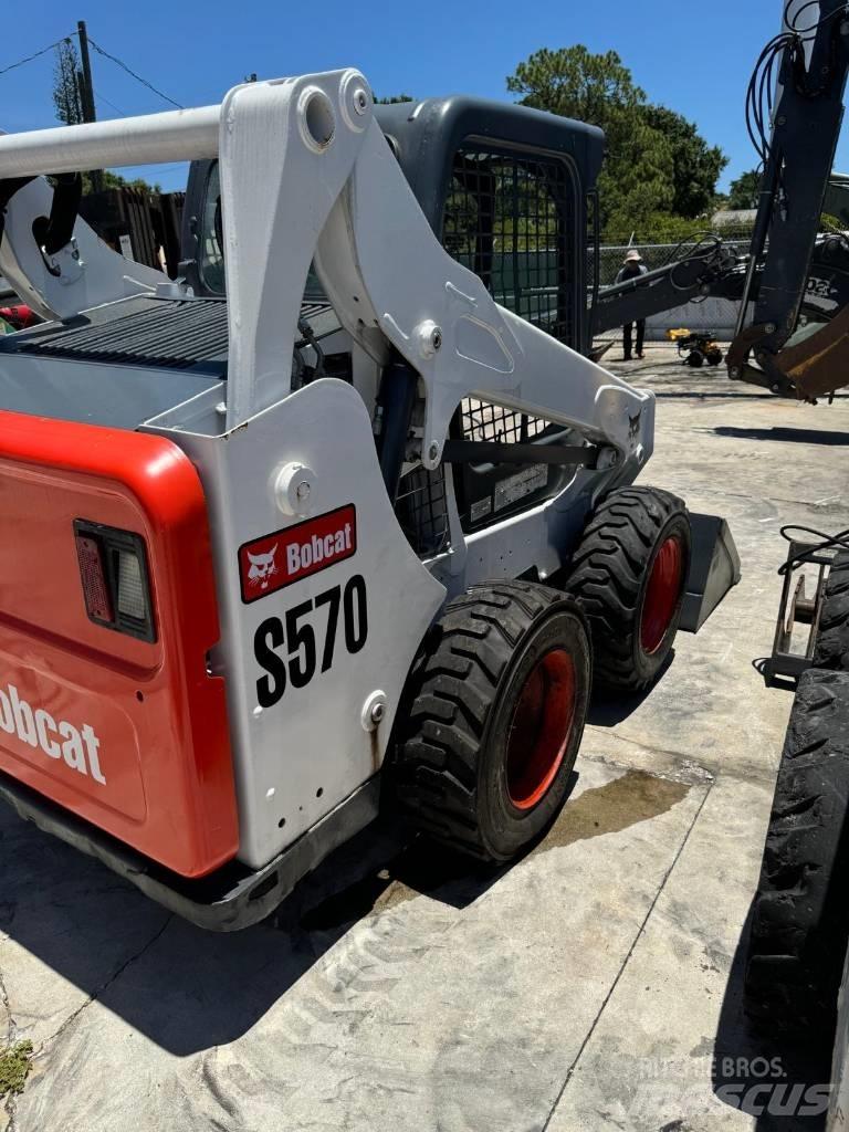 Bobcat S570 Mini Pale Gommate